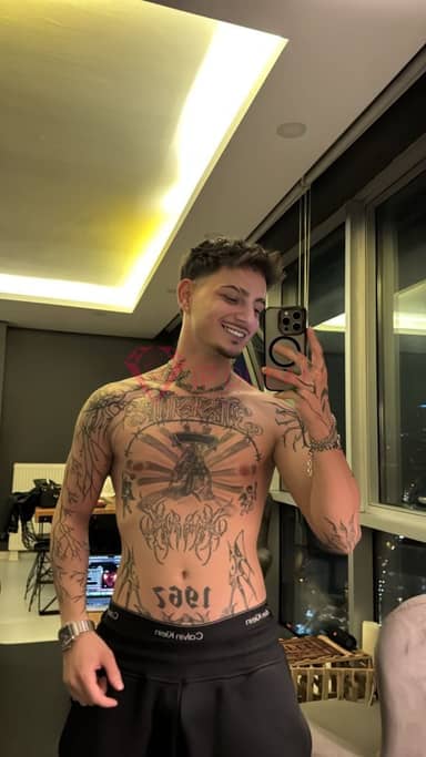 Enzo, 22, Latina, in Muwaileh, hourly rate from AED 9,900, incall only, speaks Spanish and Portuguese