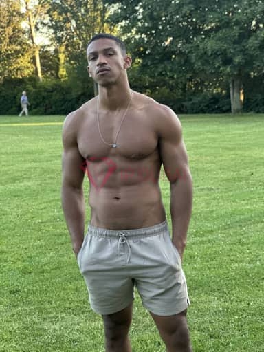 Emeka, 29, African, in JLT, hourly rate from AED 13,500, incall and outcall, speaks English and French