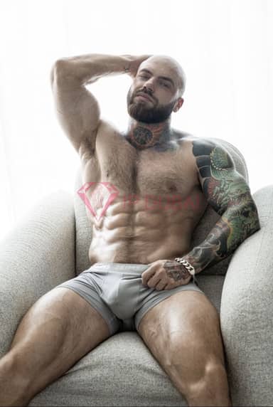 Enzo, 30, Latina, in Bur Dubai, hourly rate from AED 2,350, incall and outcall, speaks Spanish and Portuguese