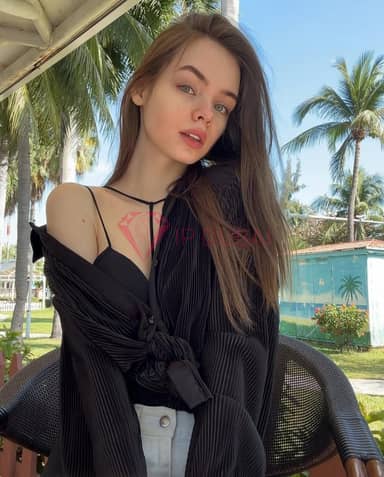 Petra, 20, European, in Downtown, hourly rate from AED 3,100, incall and outcall
