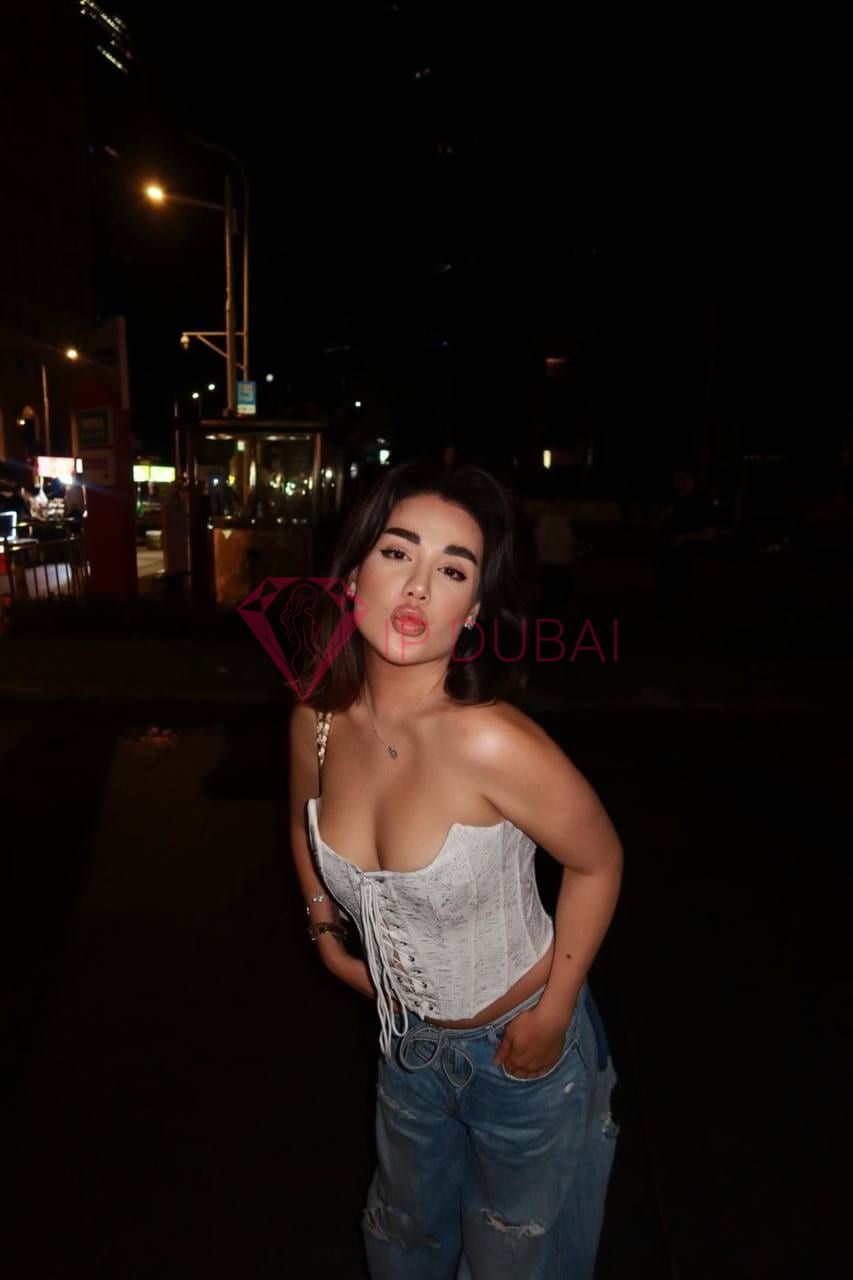 Annika, 27, in Downtown, Dubai, from AED 1,300 an hour, speaks English and French — photo 4 of 8
