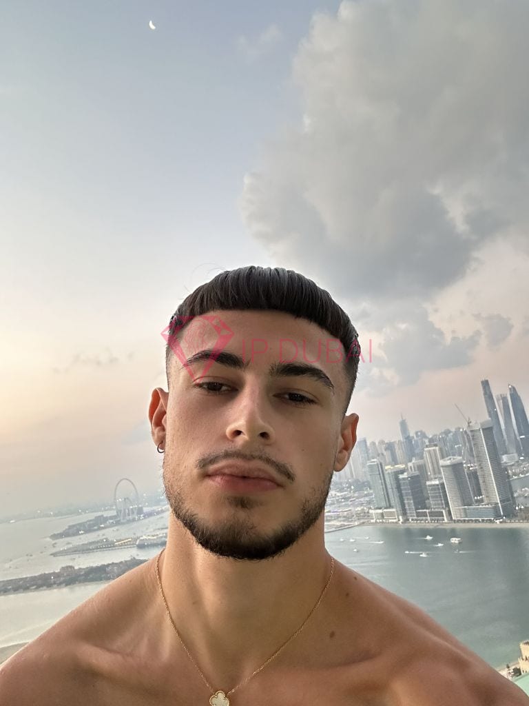 Viktor, 24, European, in Marina, Dubai, from AED 1,950 an hour, speaks English and French — photo 3 of 4