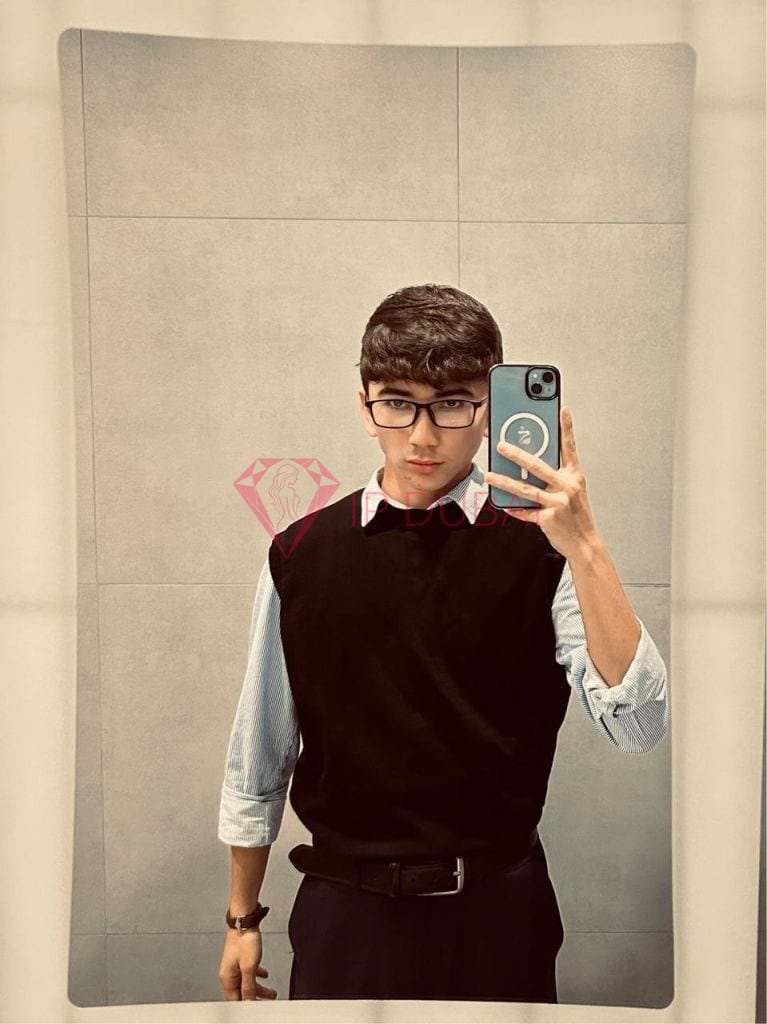 Kenji, 21, Asian, in Al Nuaimiya, Ajman, from AED 2,950 an hour, speaks Chinese and English — photo 17 of 22