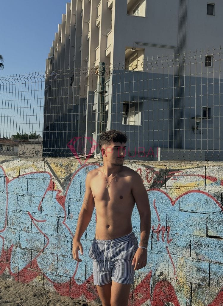 Lucas, 23, Latina, in Karama, Dubai, from AED 1,900 an hour, speaks Spanish and Portuguese — photo 12 of 13