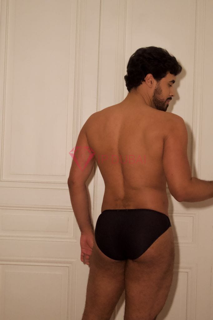 Joaquin, 25, Latina, in Corniche, Abu Dhabi, from AED 2,100 an hour, speaks Spanish and Portuguese — photo 21 of 46