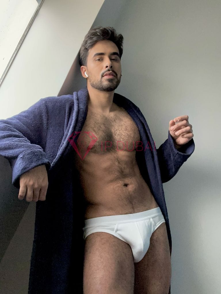 Joaquin, 25, Latina, in Corniche, Abu Dhabi, from AED 2,100 an hour, speaks Spanish and Portuguese — photo 36 of 46