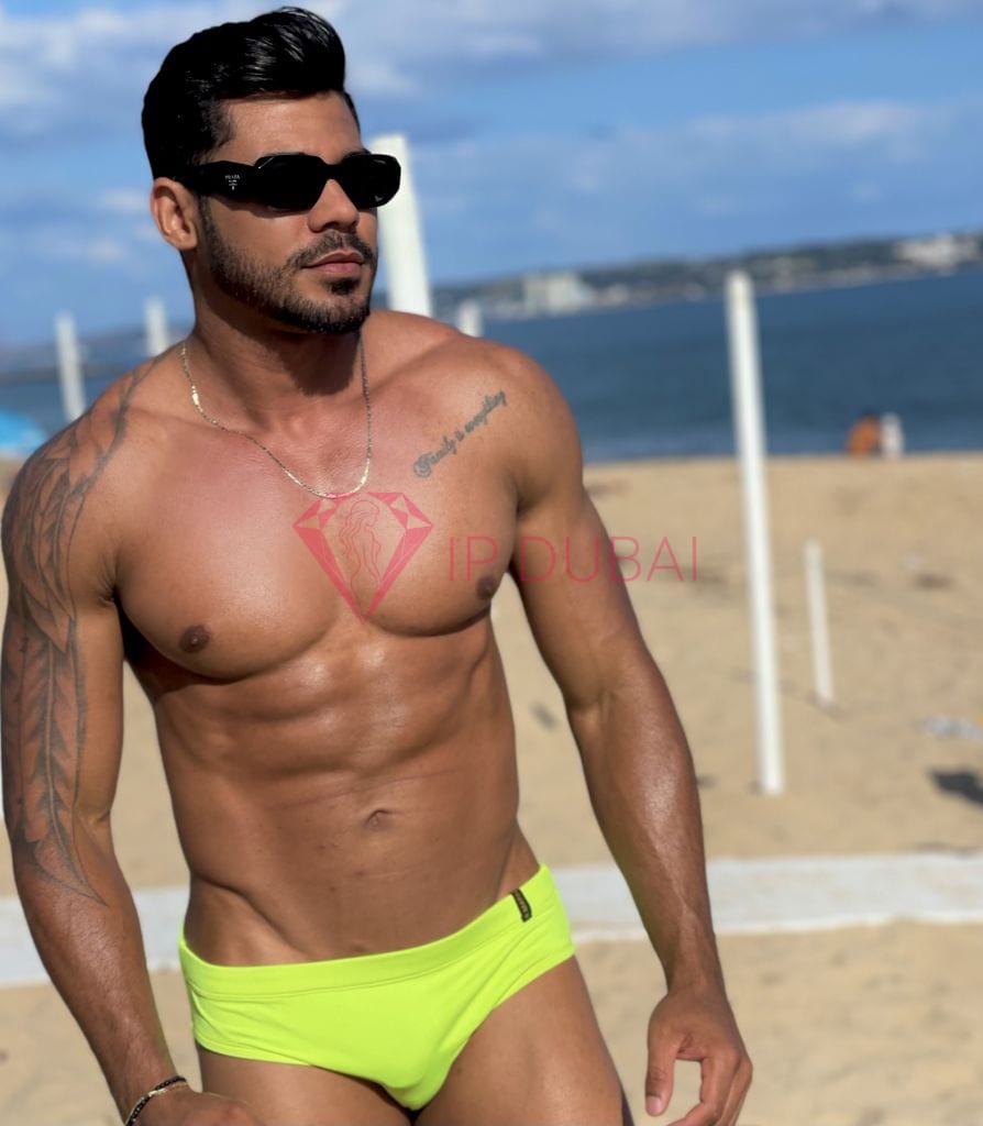 Matheus, 26, Latina, in Muwaileh, Sharjah, from AED 9,700 an hour, speaks Spanish and Portuguese — photo 4 of 23