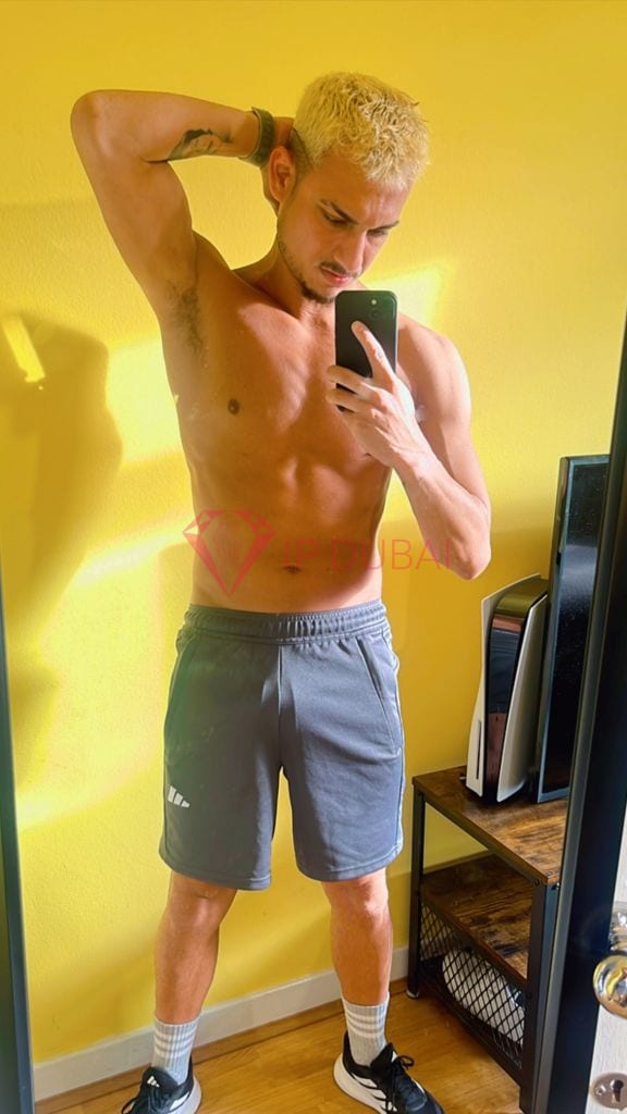 Santiago, 26, Latina, in TECOM, Dubai, from AED 2,600 an hour, speaks Spanish and Portuguese — photo 10 of 14