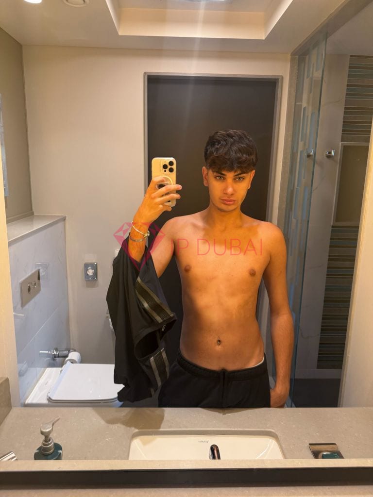 Matheus, 19, Latina, in Sports City, Dubai, from AED 2,750 an hour, speaks Spanish and Portuguese — photo 5 of 8