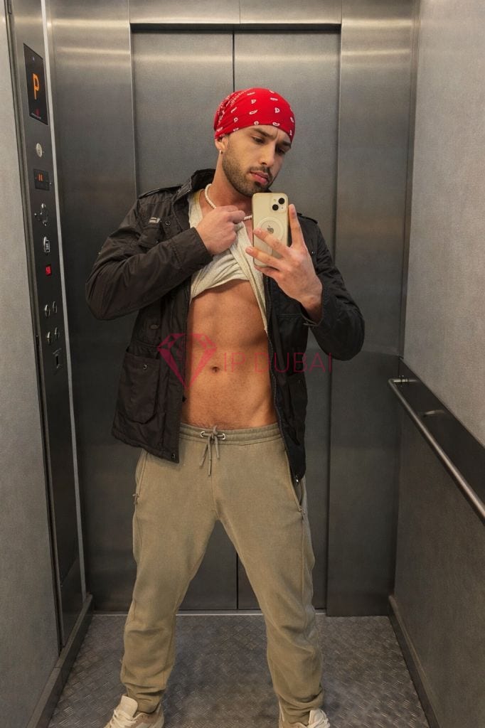Diego, 26, Latina, in Satwa, Dubai, from AED 13,000 an hour, speaks Spanish and Portuguese — photo 4 of 6