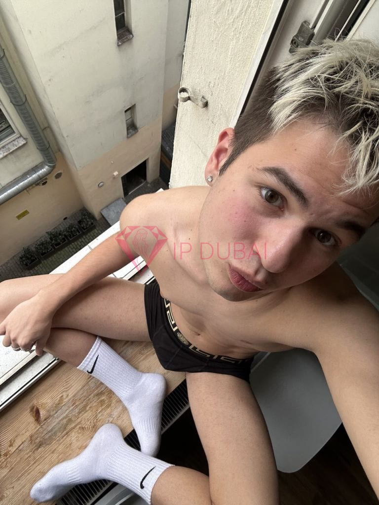 Roman, 19, Russian, in Satwa, Dubai, from AED 2,800 an hour, speaks Russian and English — photo 13 of 14