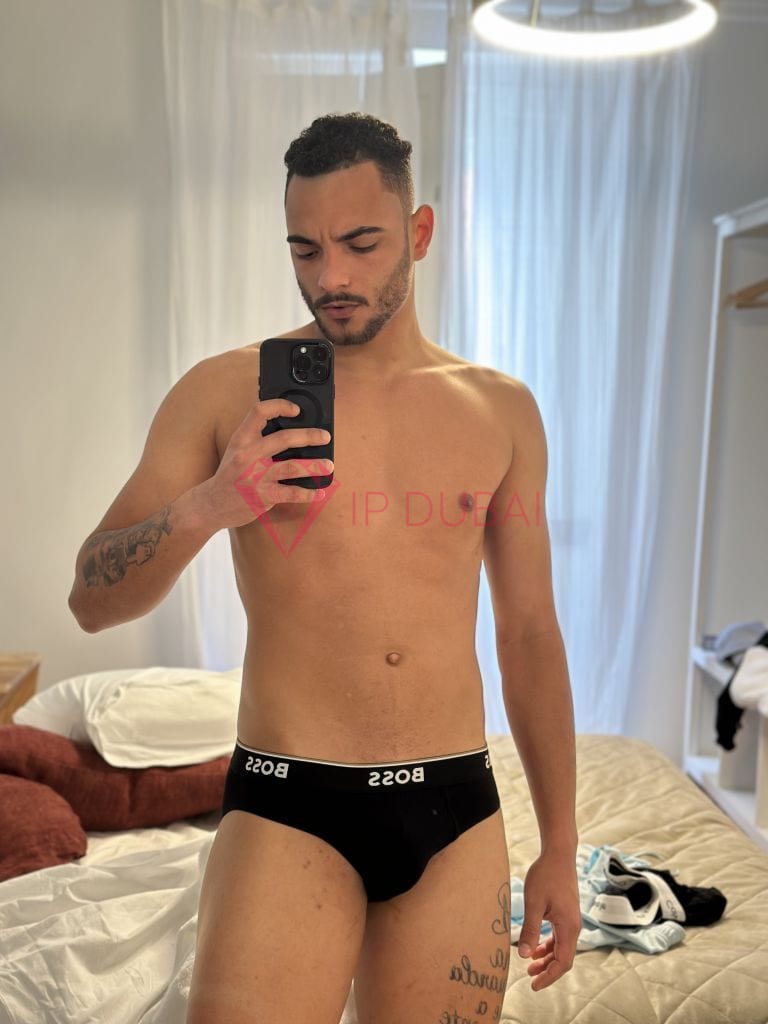 Lars, 22, European, in Marina, Dubai, from AED 11,200 an hour, speaks English and French — photo 3 of 19