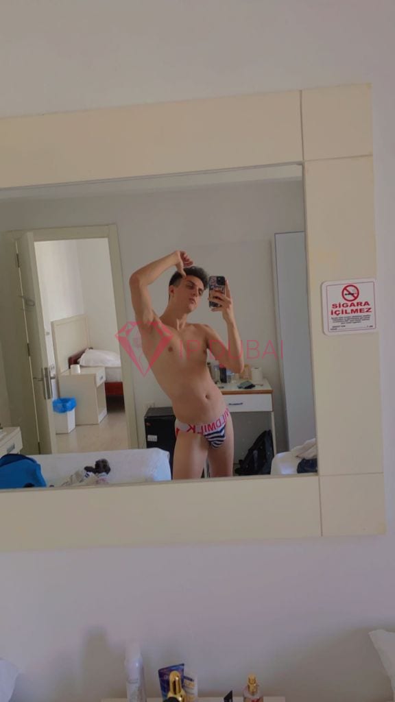 Dmitri, 20, Russian, in International City, Dubai, from AED 9,900 an hour, speaks Russian and English — photo 3 of 10
