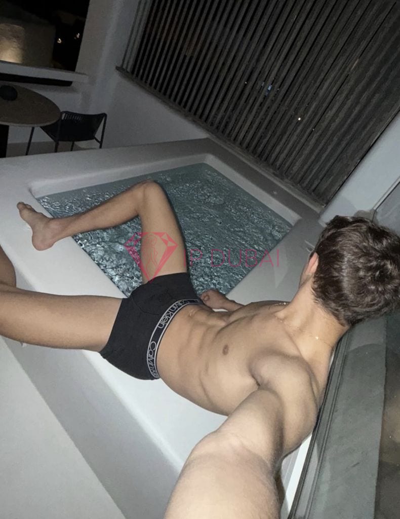 Emiliano, 23, Latina, in Al Nahda Dubai, Dubai, from AED 2,400 an hour, speaks Spanish and Portuguese — photo 3 of 6