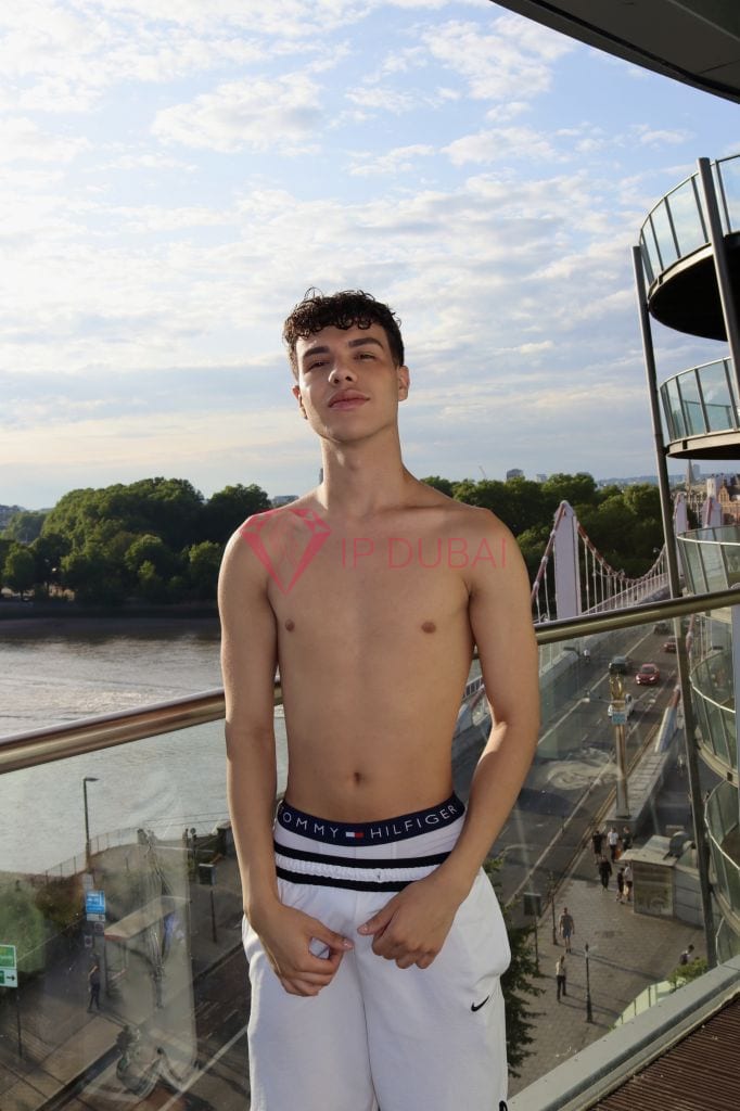 Gabriel, 19, Latina, in Al Mushrif, Abu Dhabi, from AED 2,750 an hour, speaks Spanish and Portuguese — photo 4 of 11
