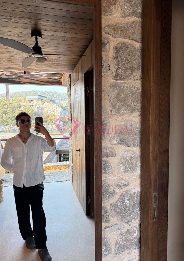 Andres, 22, Latina, in Silicon Oasis, Dubai, from AED 1,850 an hour, speaks Spanish and Portuguese — photo 4 of 7