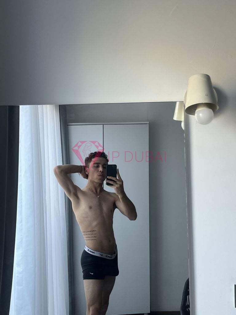 Andres, 22, Latina, in Silicon Oasis, Dubai, from AED 1,850 an hour, speaks Spanish and Portuguese — photo 6 of 7