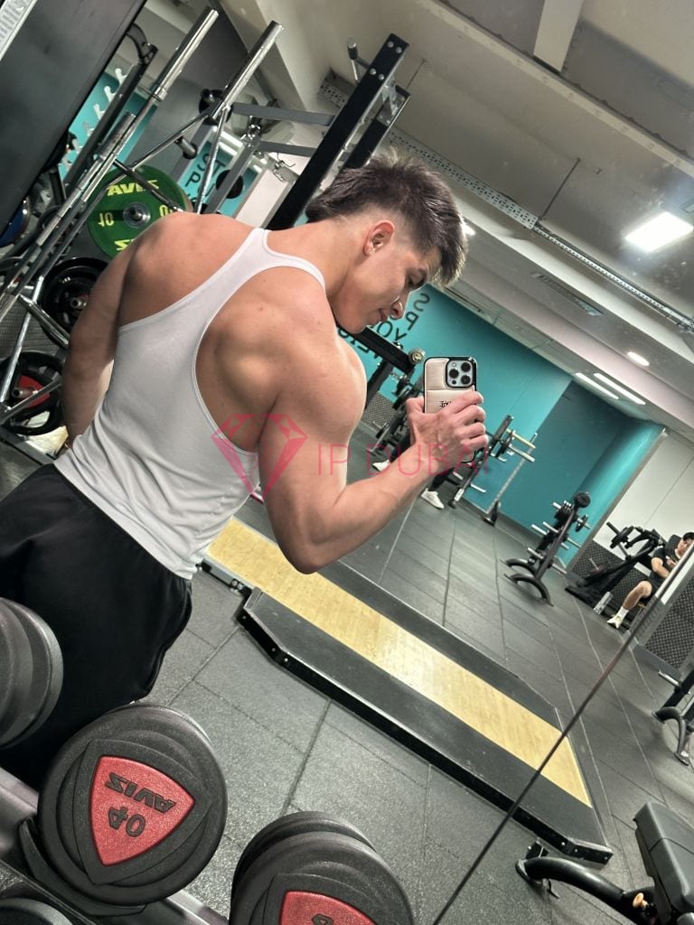 Thiago, 20, Latina, in JVC, Dubai, from AED 2,950 an hour, speaks Spanish and Portuguese — photo 11 of 31