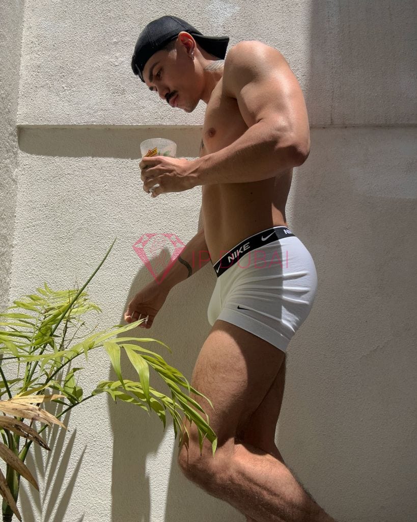 Camilo, 29, Latina, in Karama, Dubai, from AED 2,800 an hour, speaks Spanish and Portuguese — photo 43 of 55