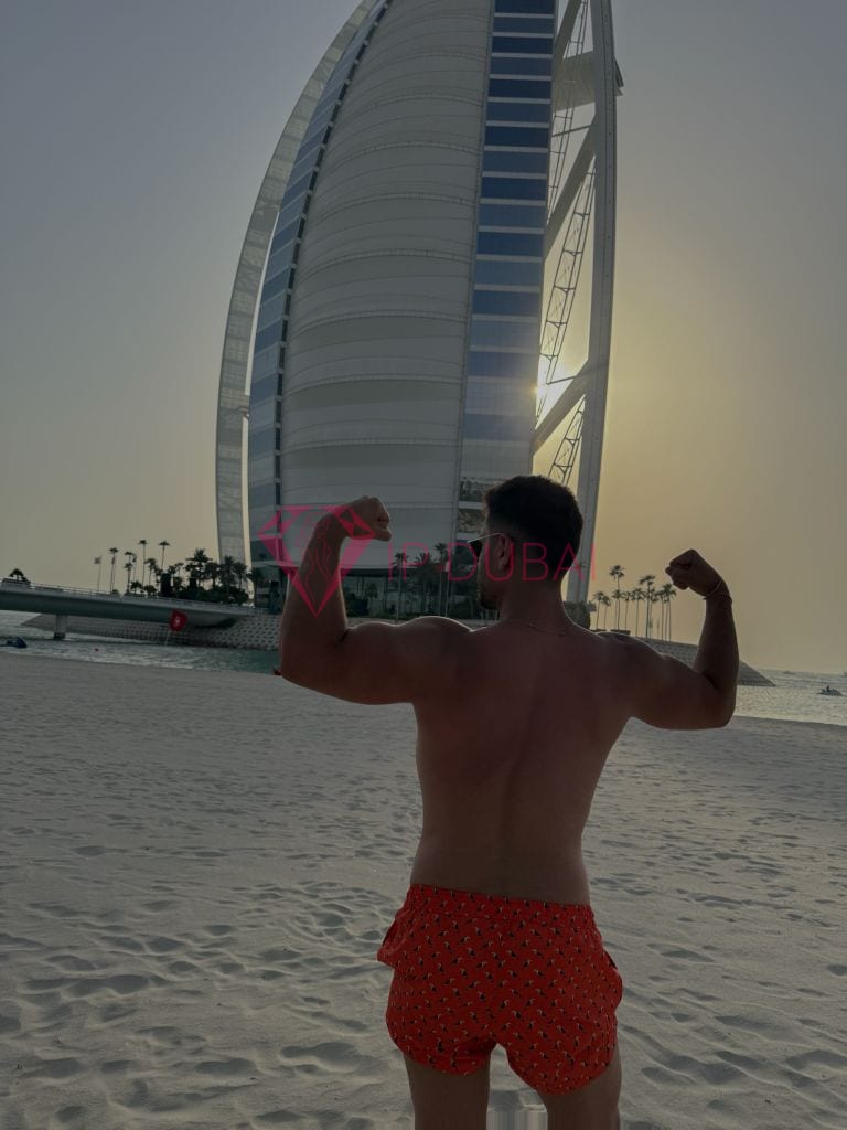 Nicolas, 26, Latina, in Al Khalidiyah, Abu Dhabi, from AED 2,100 an hour, speaks Spanish and Portuguese — photo 11 of 17