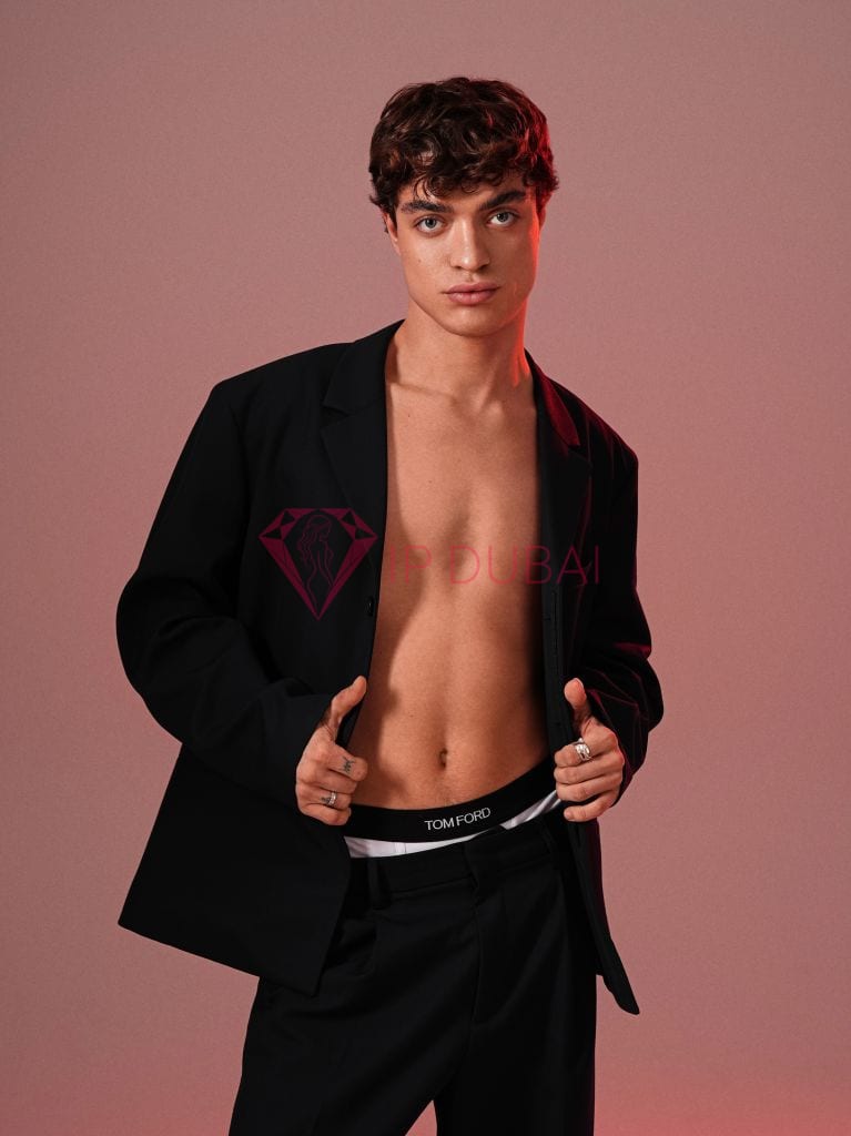 Thiago, 21, Latina, in Business Bay, Dubai, from AED 1,850 an hour, speaks Spanish and Portuguese — photo 10 of 10