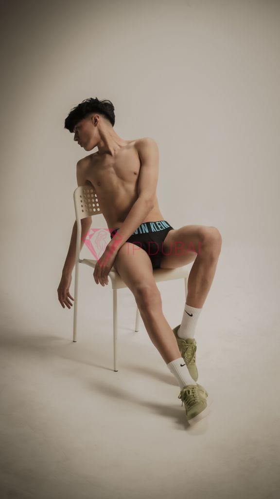 Ryo, 21, Asian, in JLT, Dubai, from AED 10,100 an hour, speaks Chinese and English — photo 14 of 21