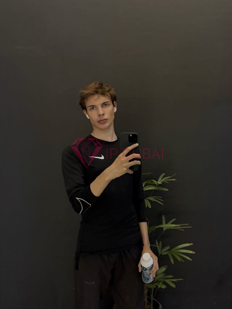 Alexander, 23, European, in Mussafah, Abu Dhabi, from AED 2,150 an hour, speaks English and French — photo 5 of 13