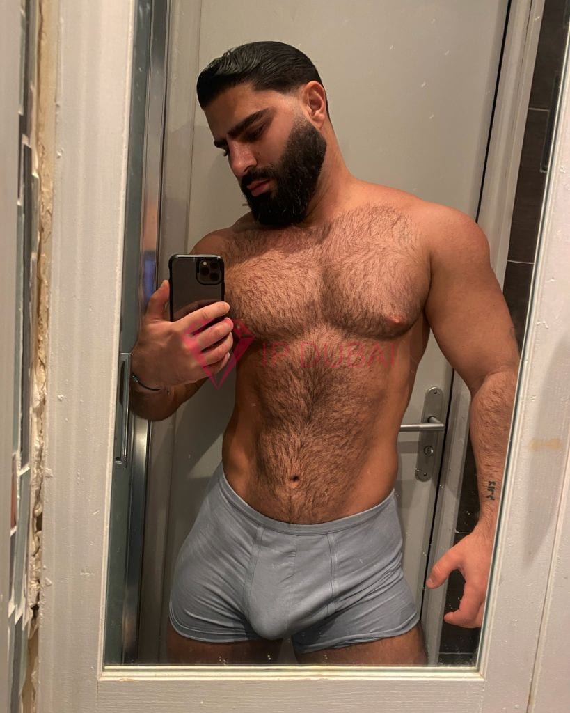 Emiliano, 29, Latina, in Business Bay, Dubai, from AED 2,800 an hour, speaks Spanish and Portuguese — photo 14 of 24