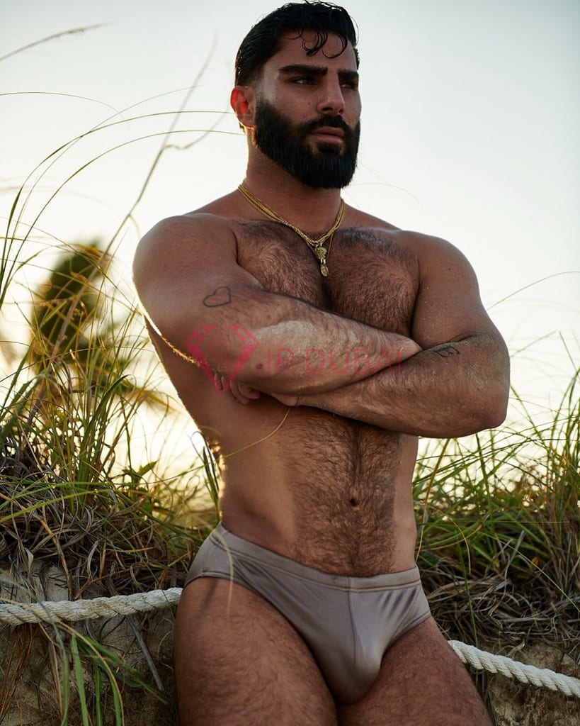 Emiliano, 29, Latina, in Business Bay, Dubai, from AED 2,800 an hour, speaks Spanish and Portuguese — photo 8 of 24