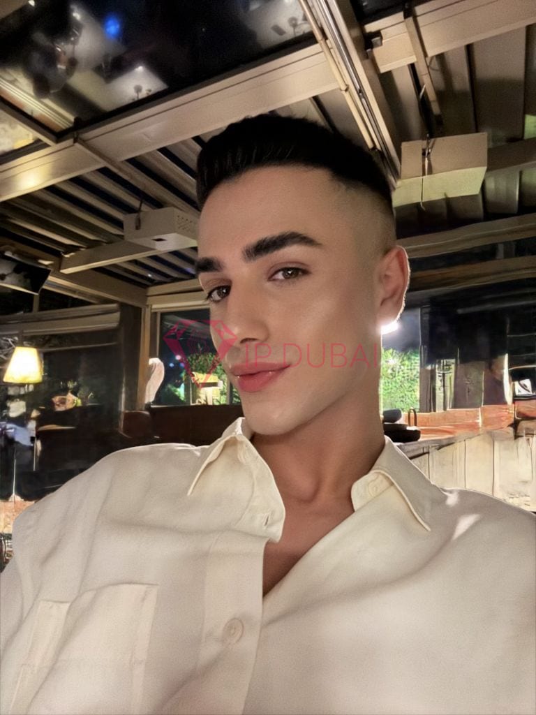 Gustavo, 19, Latina, in Al Rashidiya, Ajman, from AED 2,350 an hour, speaks Spanish and Portuguese — photo 17 of 25