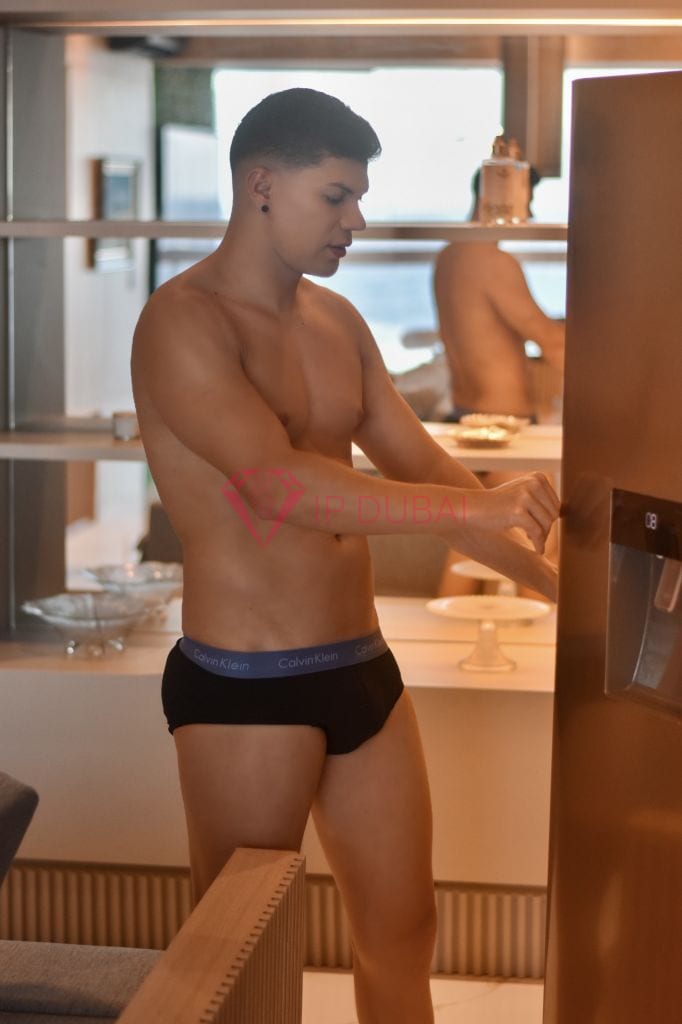 Emiliano, 22, Latina, in International City, Dubai, from AED 9,400 an hour, speaks Spanish and Portuguese — photo 3 of 10