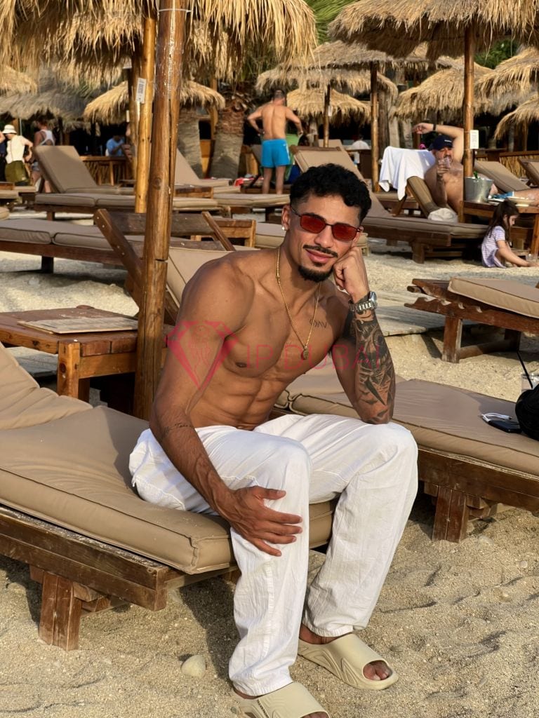 Emiliano, 26, Latina, in JVC, Dubai, from AED 2,200 an hour, speaks Spanish and Portuguese — photo 10 of 13