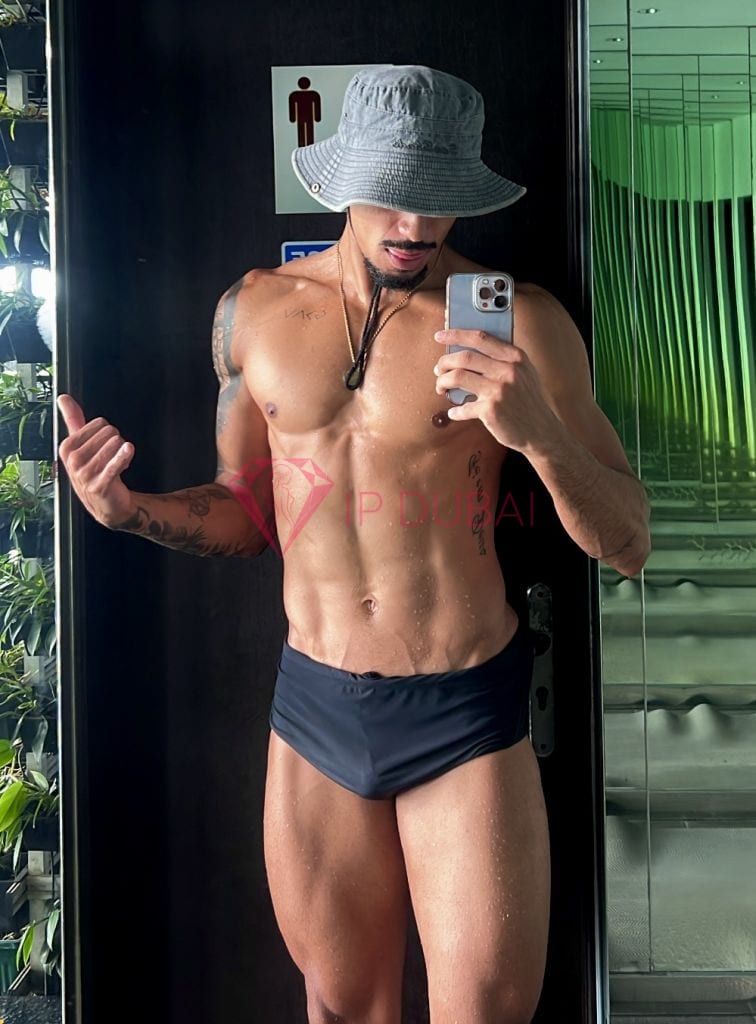 Emiliano, 26, Latina, in JVC, Dubai, from AED 2,200 an hour, speaks Spanish and Portuguese — photo 11 of 13