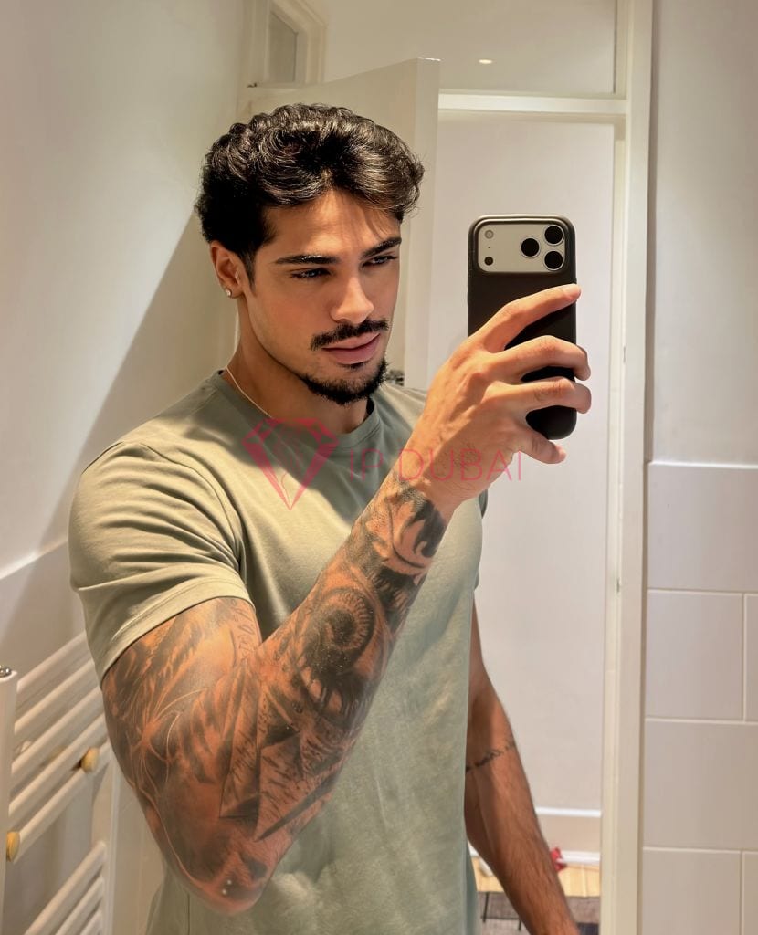 Emiliano, 26, Latina, in JVC, Dubai, from AED 2,200 an hour, speaks Spanish and Portuguese — photo 5 of 13