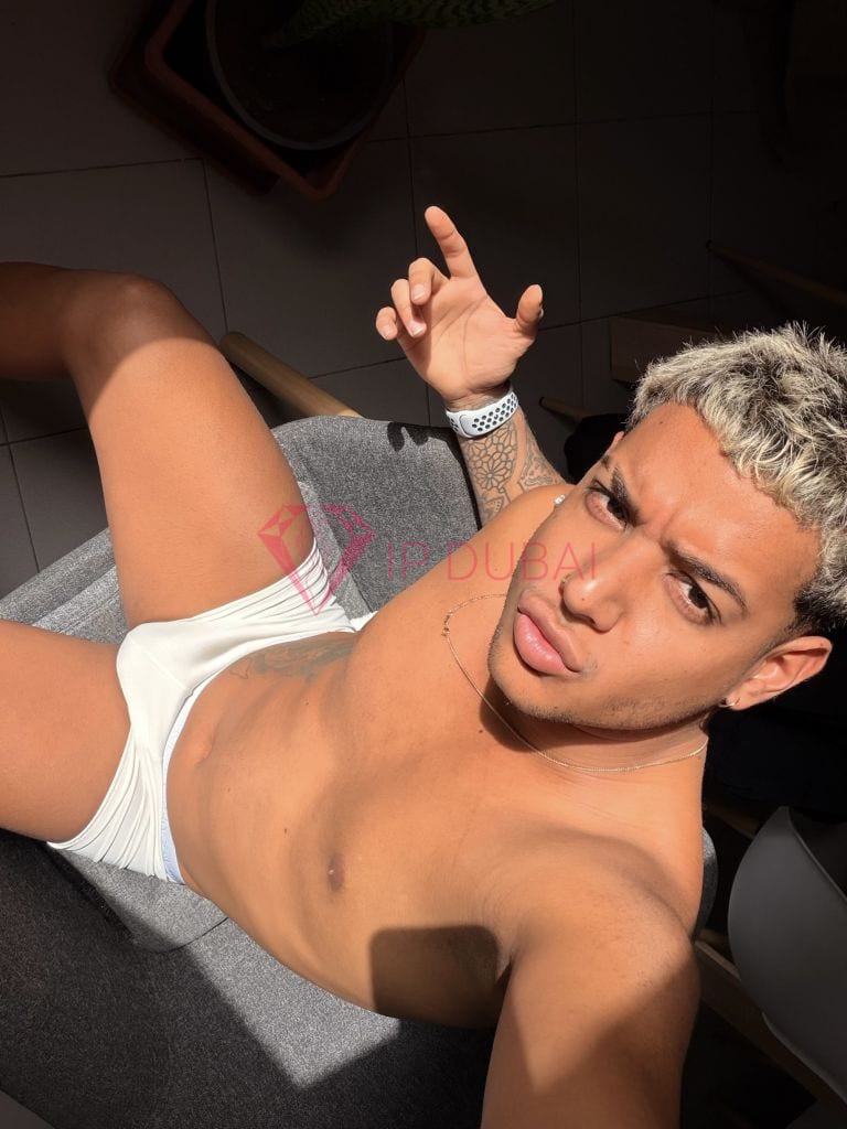 Pablo, 25, Latina, in JBR, Dubai, from AED 2,850 an hour, speaks Spanish and Portuguese — photo 3 of 41