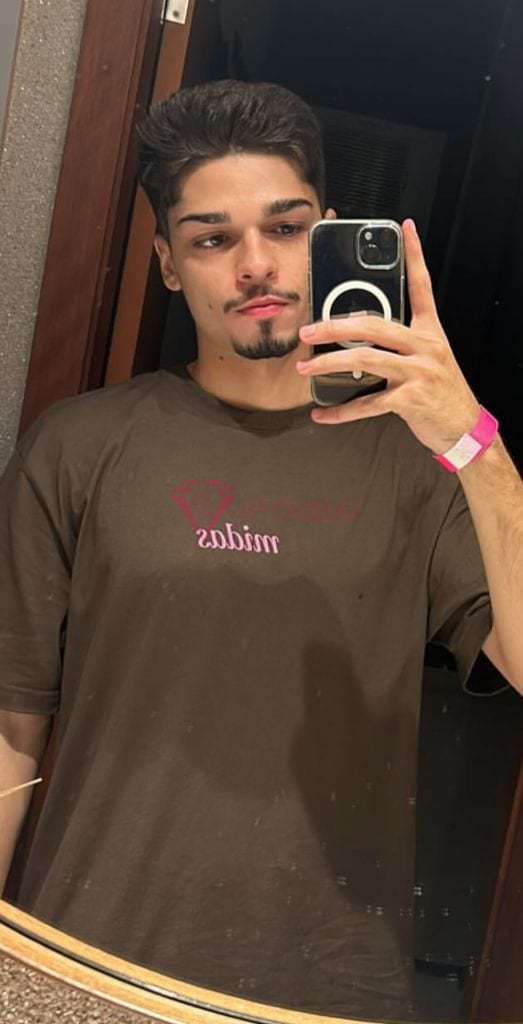 Matheus, 23, Latina, in Al Mushrif, Abu Dhabi, from AED 2,650 an hour, speaks Spanish and Portuguese — photo 3 of 4