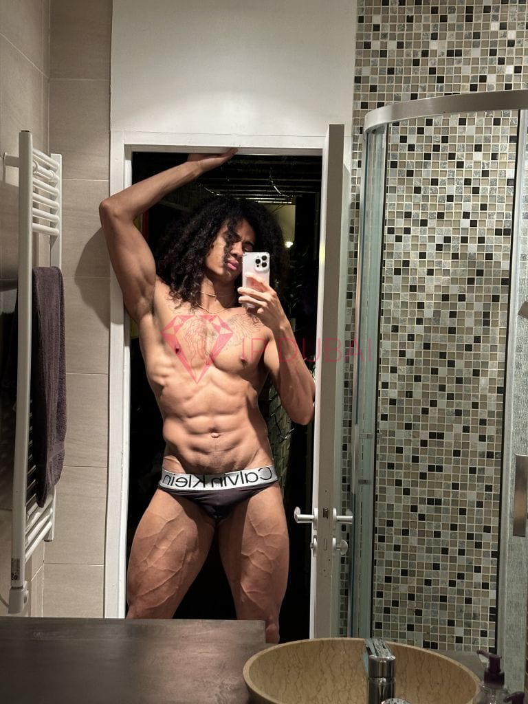 Emiliano, 27, Latina, in JBR, Dubai, from AED 2,800 an hour, speaks Spanish and Portuguese — photo 5 of 12