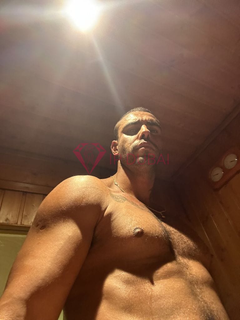 Diego, 28, Latina, in Bur Dubai, Dubai, from AED 12,800 an hour, speaks Spanish and Portuguese — photo 22 of 45