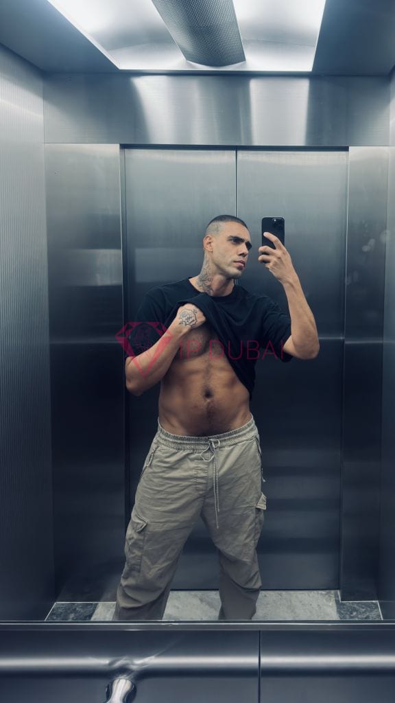 Diego, 28, Latina, in Bur Dubai, Dubai, from AED 12,800 an hour, speaks Spanish and Portuguese — photo 9 of 45