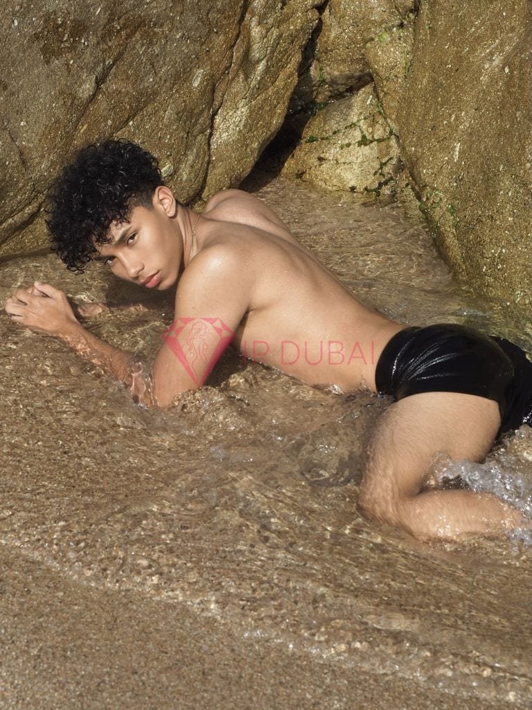Matheus, 20, Latina, in Deira, Dubai, from AED 3,000 an hour, speaks Spanish and Portuguese — photo 4 of 13
