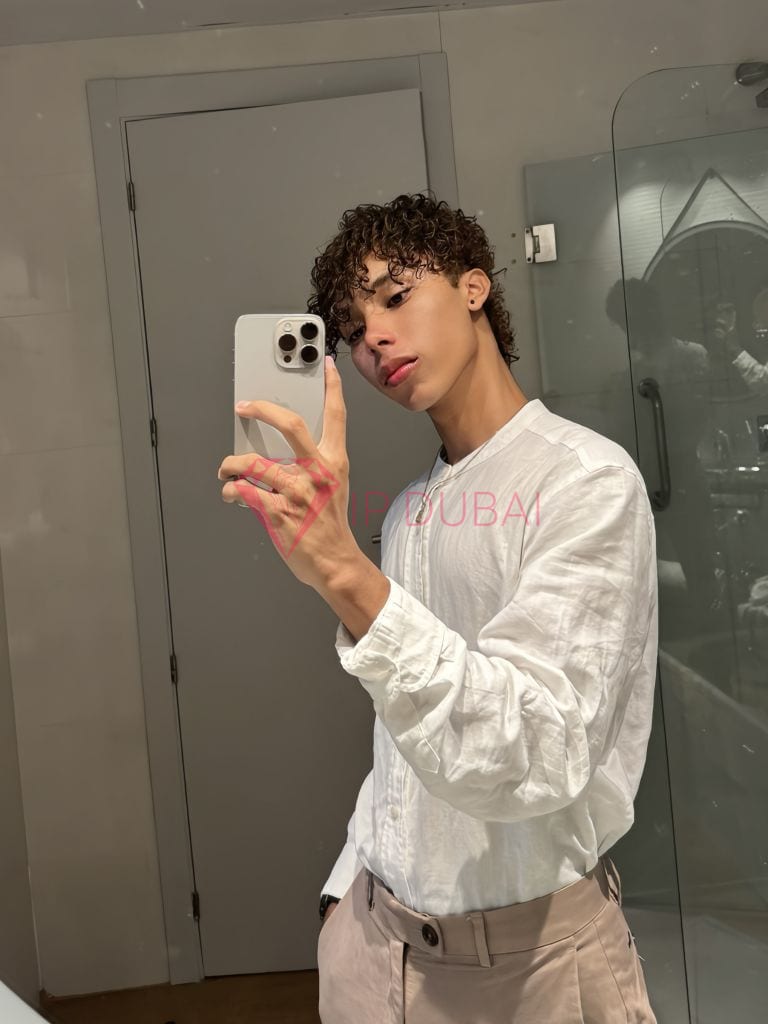 Matheus, 20, Latina, in Deira, Dubai, from AED 3,000 an hour, speaks Spanish and Portuguese — photo 9 of 13