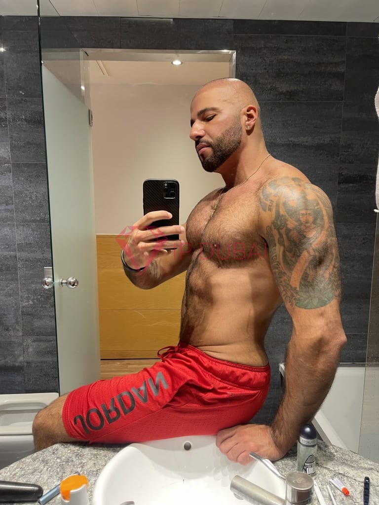 Matheus, 35, Latina, in DIFC, Dubai, from AED 2,400 an hour, speaks Spanish and Portuguese — photo 25 of 77