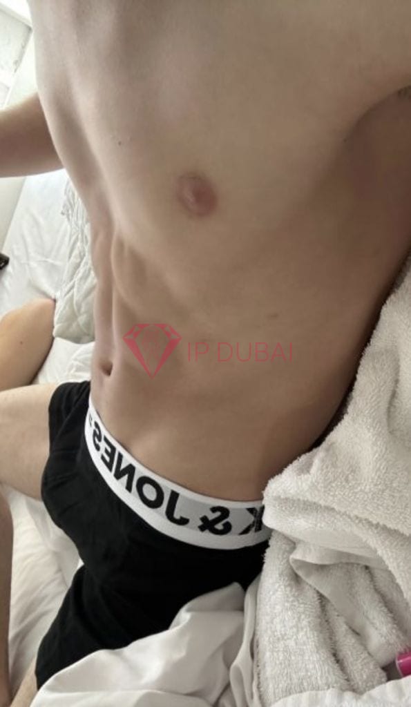 Nicolas, 22, Latina, in Al Reem, Abu Dhabi, from AED 12,200 an hour, speaks Spanish and Portuguese — photo 15 of 19