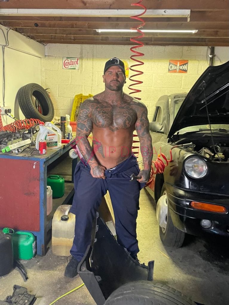 Dmitri, 35, Russian, in Al Khan, Sharjah, from AED 10,800 an hour, speaks Russian and English — photo 9 of 15