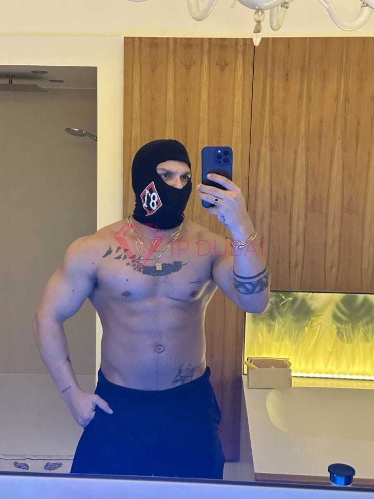 Camilo, 27, Latina, in JBR, Dubai, from AED 2,000 an hour, speaks Spanish and Portuguese — photo 4 of 9