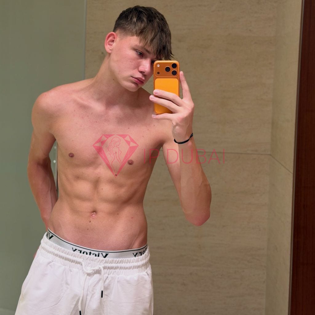 Alejandro, 18, Latina, in JBR, Dubai, from AED 12,200 an hour, speaks Spanish and Portuguese — photo 10 of 13