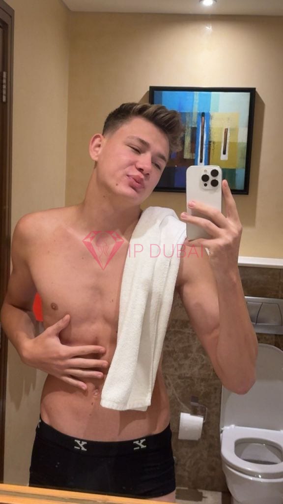 Alejandro, 18, Latina, in JBR, Dubai, from AED 12,200 an hour, speaks Spanish and Portuguese — photo 12 of 13