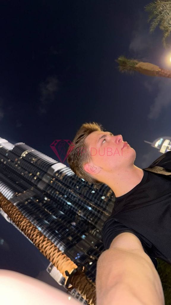 Alejandro, 18, Latina, in JBR, Dubai, from AED 12,200 an hour, speaks Spanish and Portuguese — photo 3 of 13