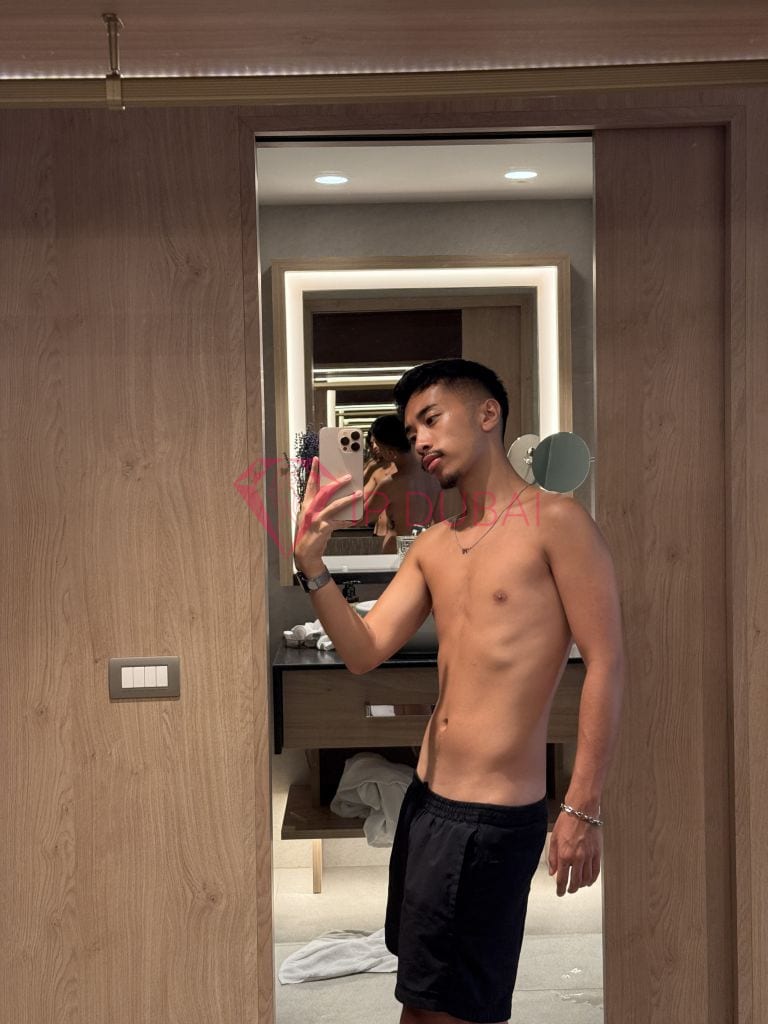 Ryo, 23, Asian, in Deira, Dubai, from AED 2,450 an hour, speaks Chinese and English — photo 7 of 14