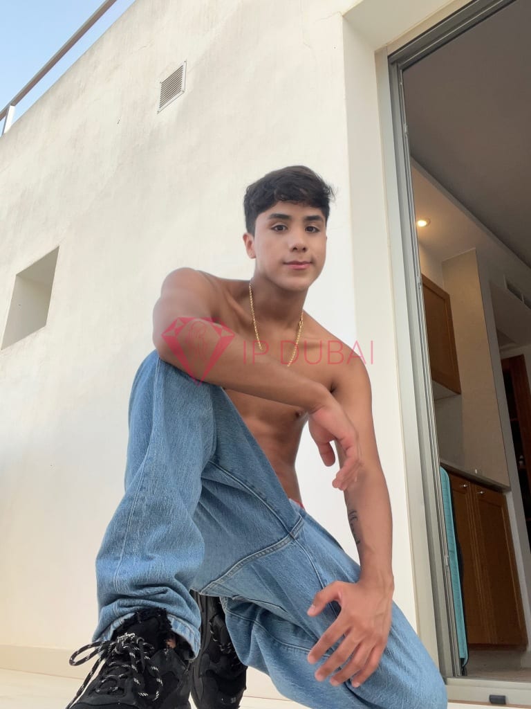 Caio, 22, Latina, in Silicon Oasis, Dubai, from AED 9,000 an hour, speaks Spanish and Portuguese — photo 13 of 46